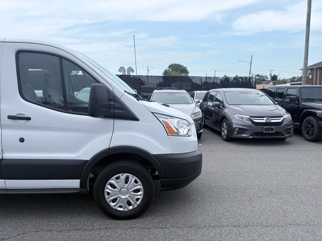 Used 2019 Ford Transit 350 XLT RWD image 9