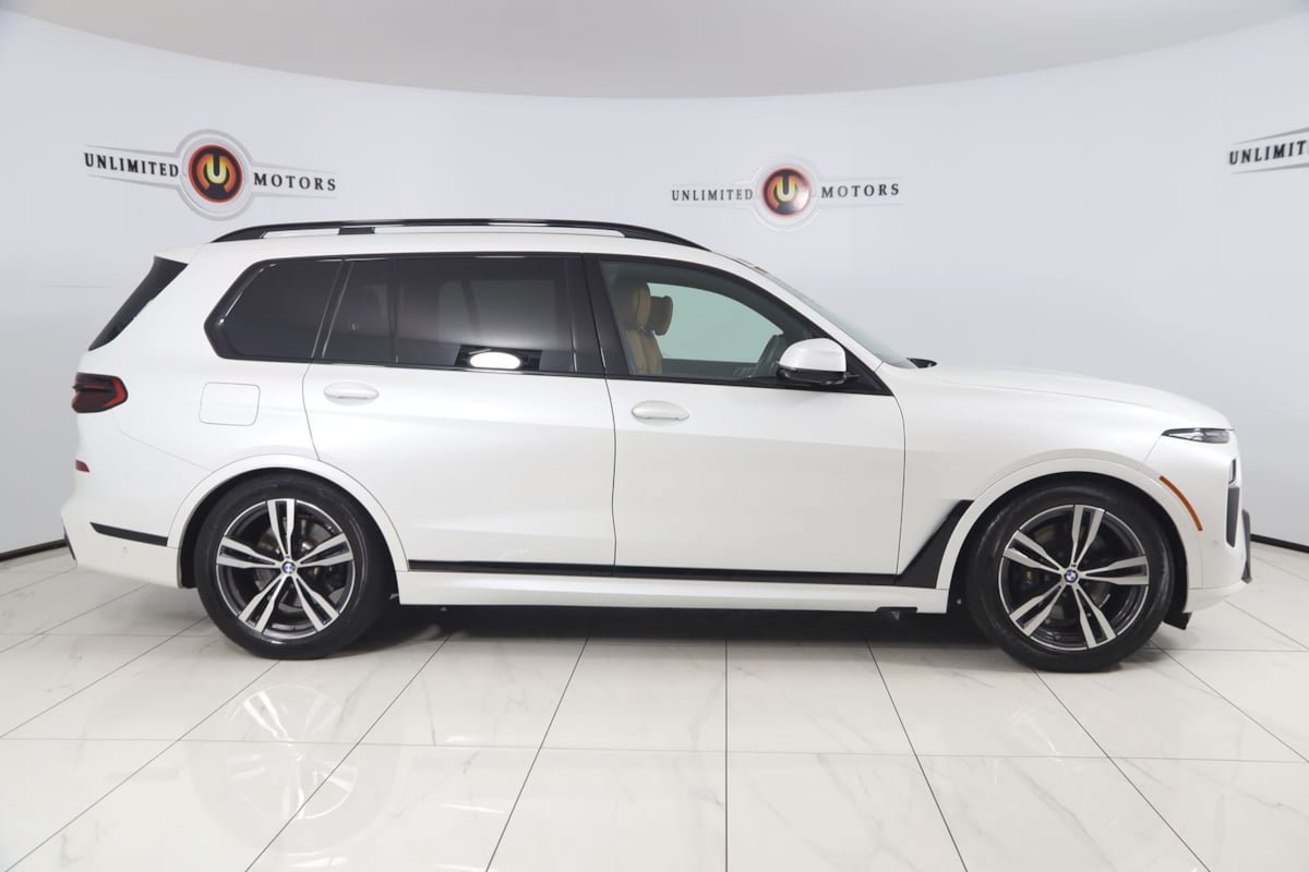 Used 2024 BMW X7 xDrive40i w/ M Sport Package AWD/4WD image 2