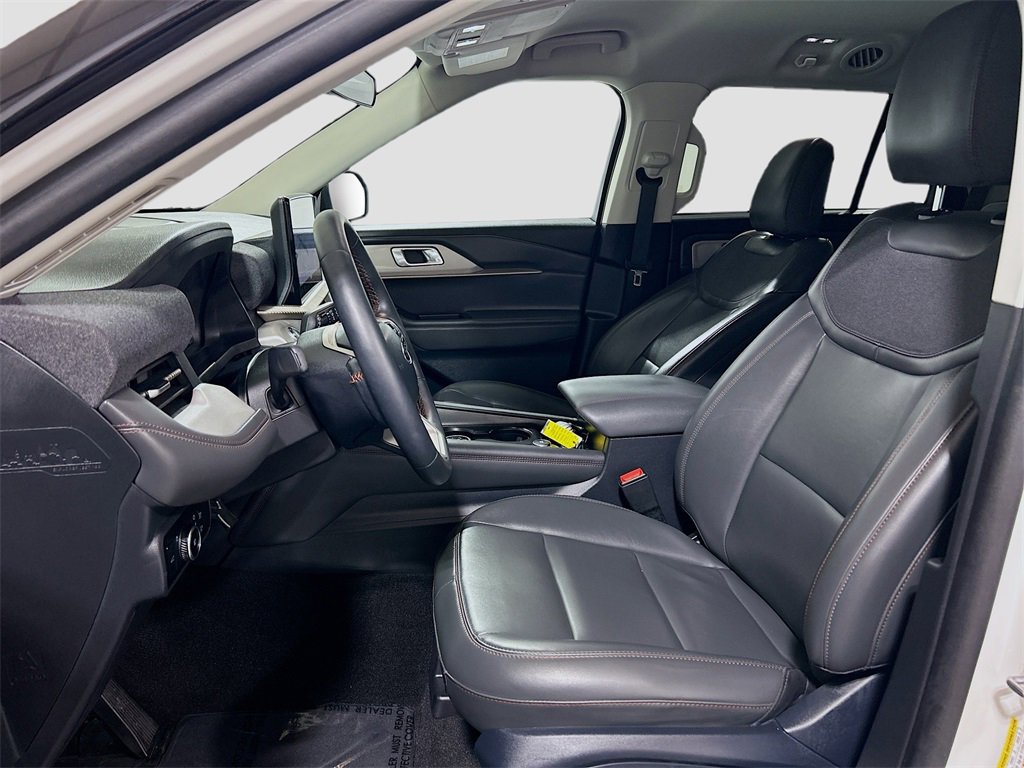 Used 2025 Ford Explorer Active w/ Active Comfort Package image 19