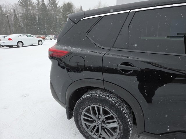 Used 2022 Nissan Rogue S image 27