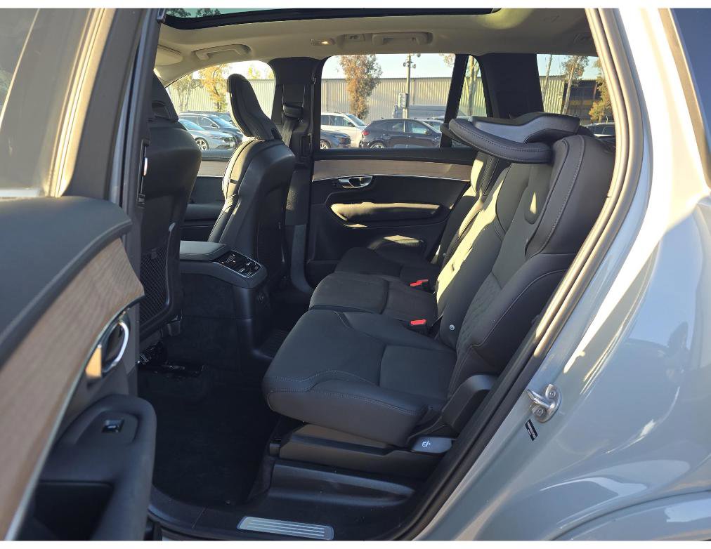 Used 2025 Volvo XC90 T8 Plus w/ Protection Package Premier AWD/4WD image 9