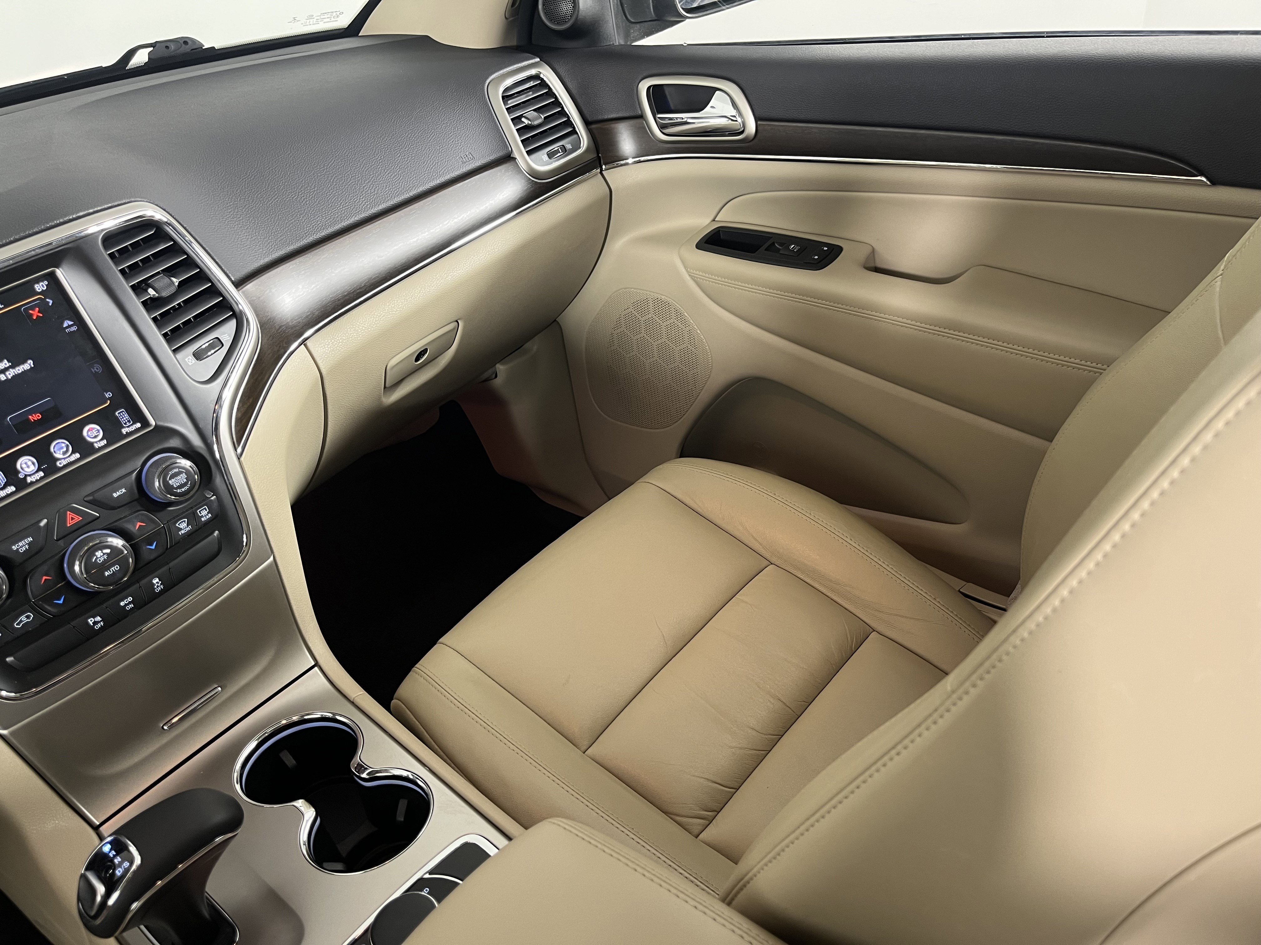 Used 2015 Jeep Grand Cherokee Limited w/ Trailer Tow Group IV image 11