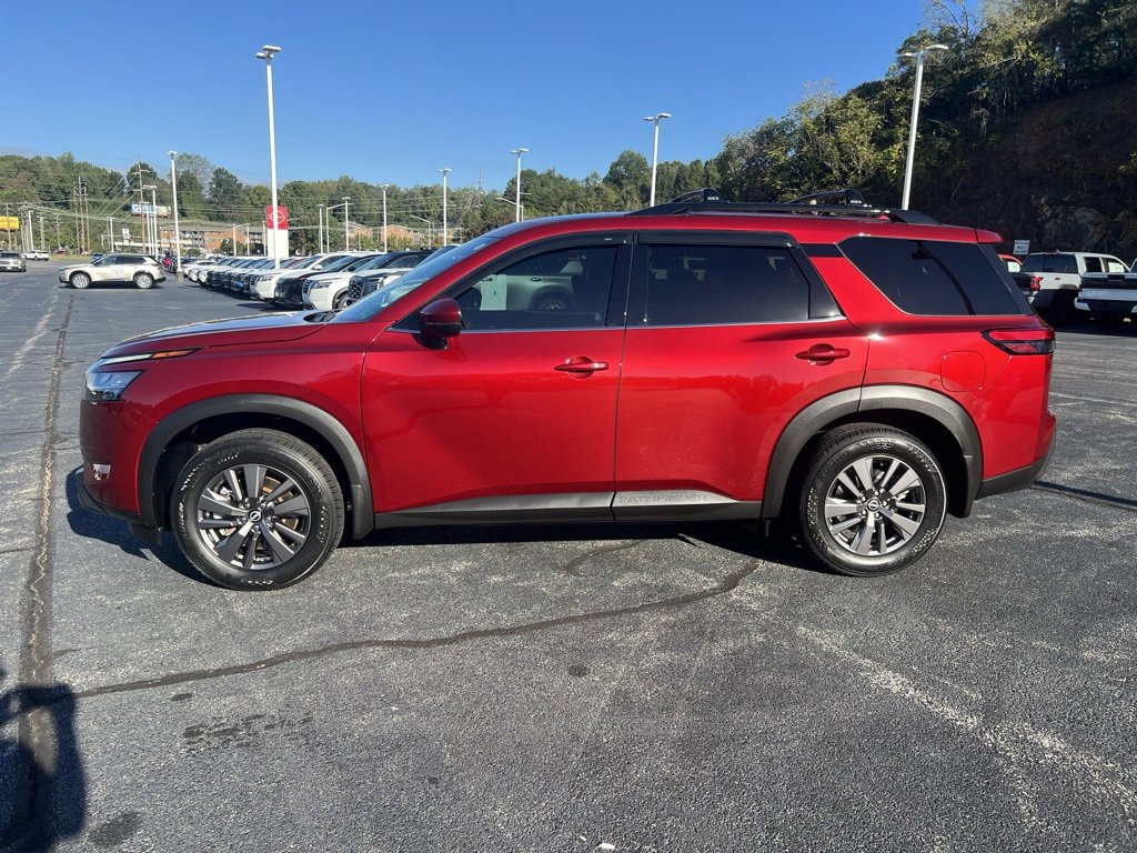 Used 2022 Nissan Pathfinder SV w/ SV Black Package image 4