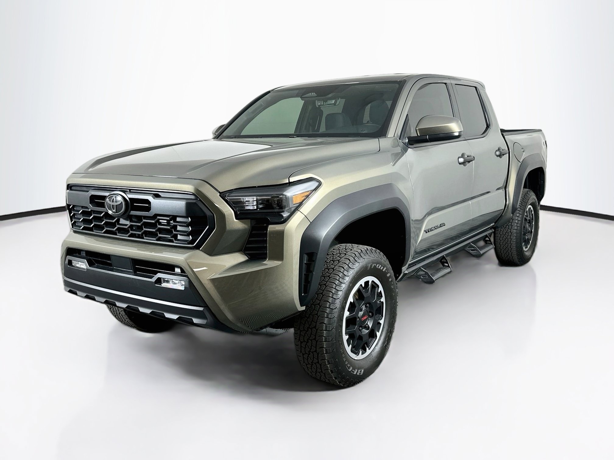 Used 2025 Toyota Tacoma TRD Off-Road AWD/4WD image 3