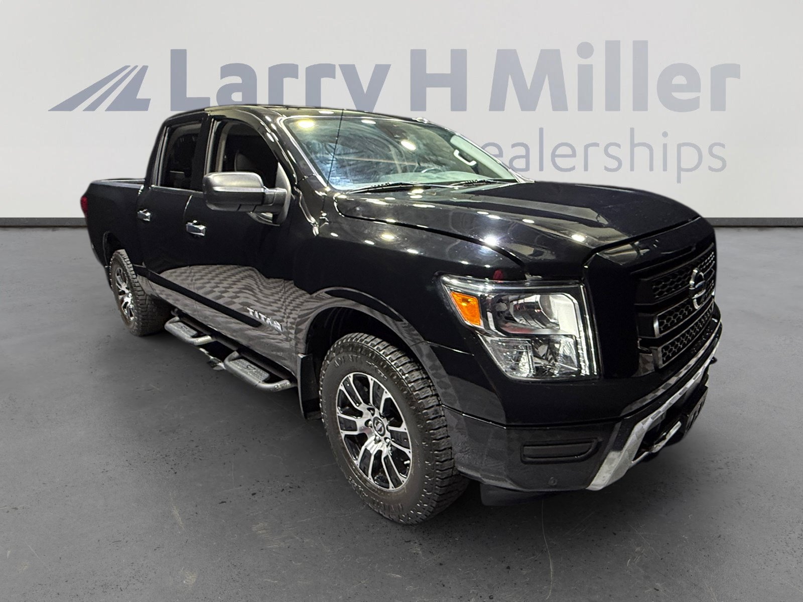Used 2021 Nissan Titan SV w/ SV Convenience Package AWD/4WD image 7