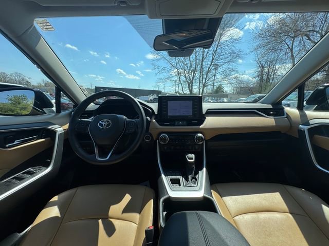 Used 2020 Toyota RAV4 XLE Premium image 15