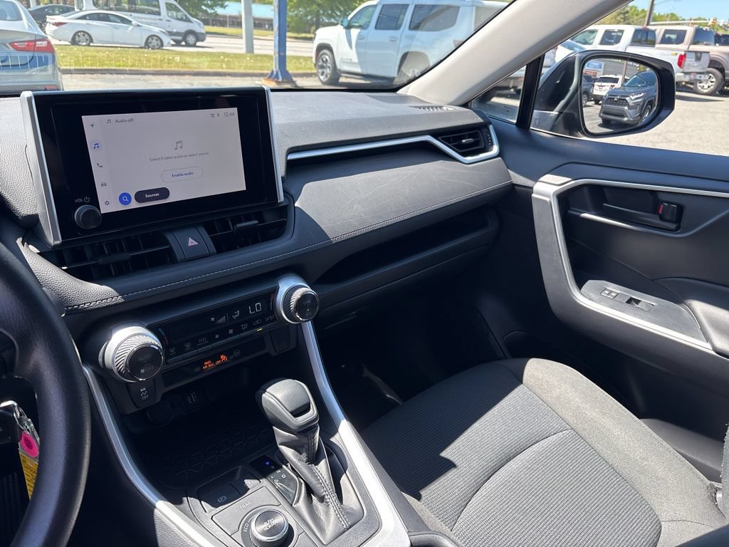 Used 2025 Toyota RAV4 LE AWD/4WD image 18