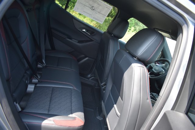 New 2027 Chevrolet Equinox RS w/ Convenience Package III FWD image 17