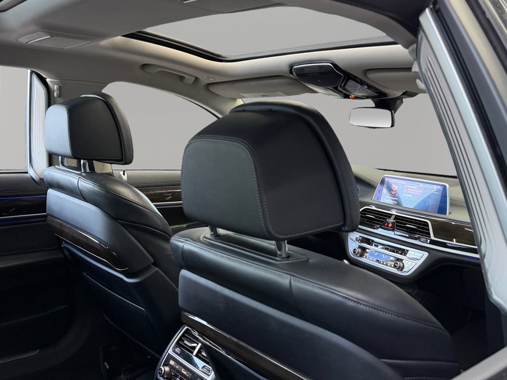 Used 2020 BMW 740i w/ Premium Package RWD image 19