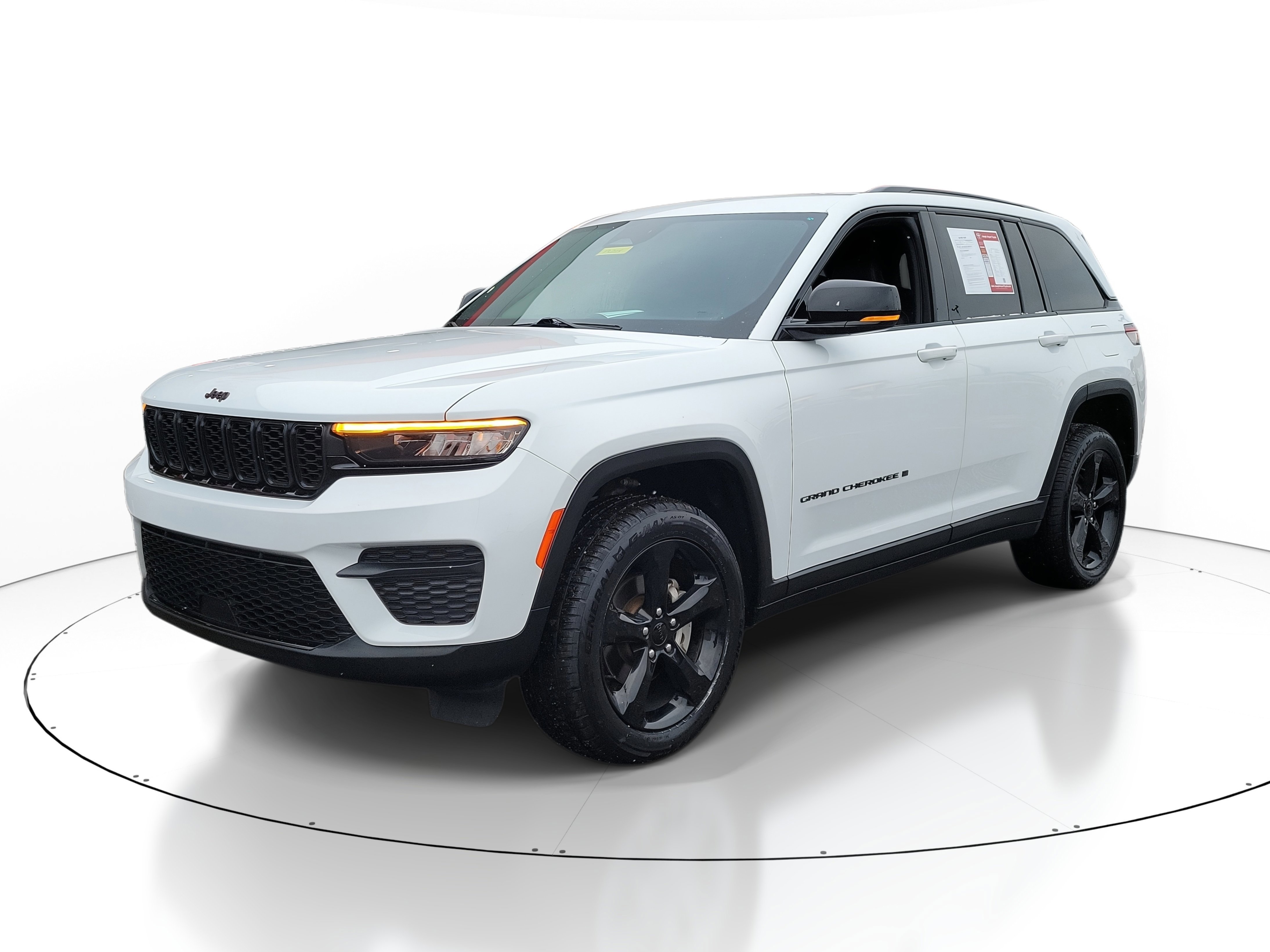 Used 2022 Jeep Grand Cherokee Altitude image 2