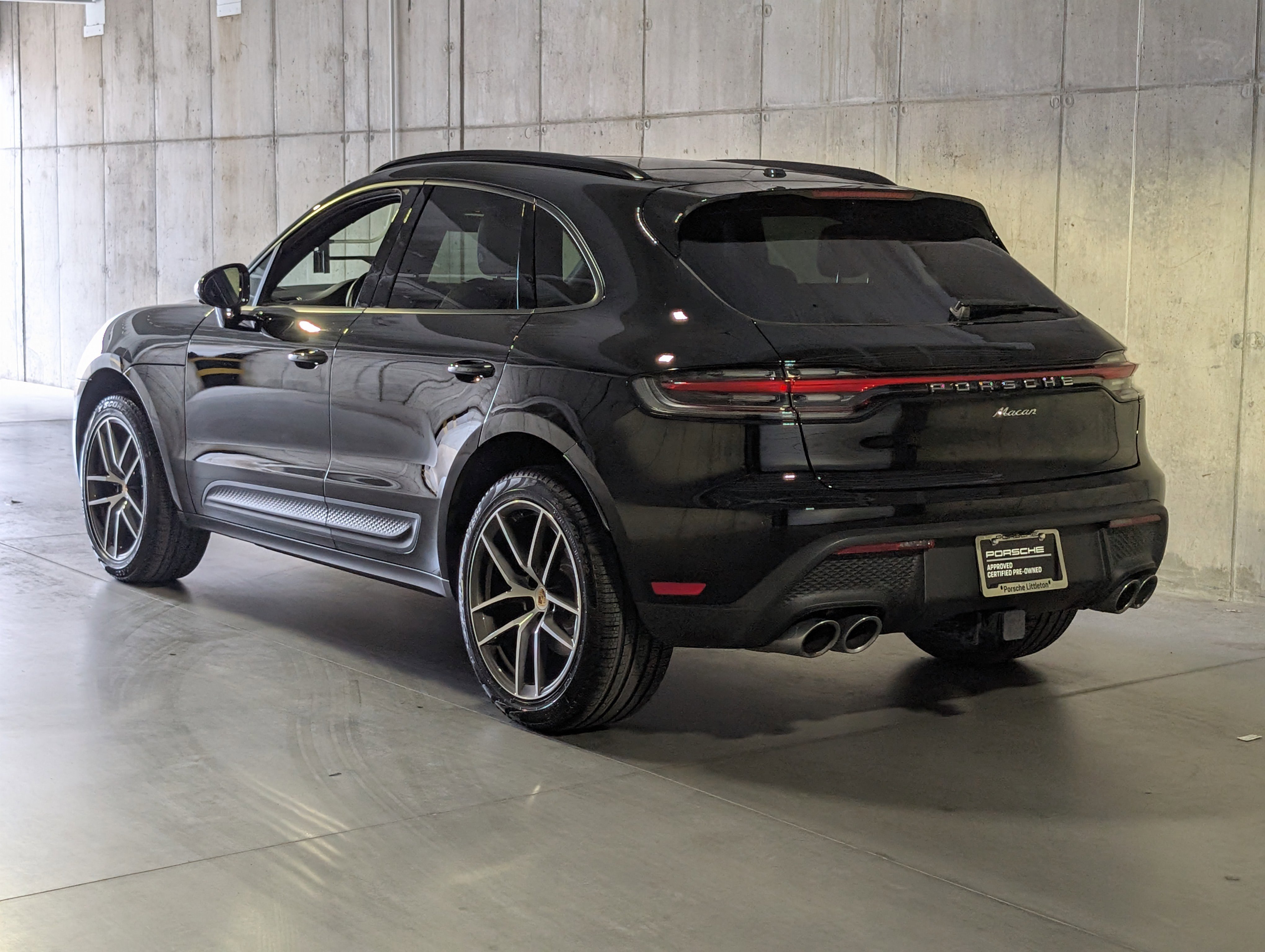 Certified 2025 Porsche Macan image 3