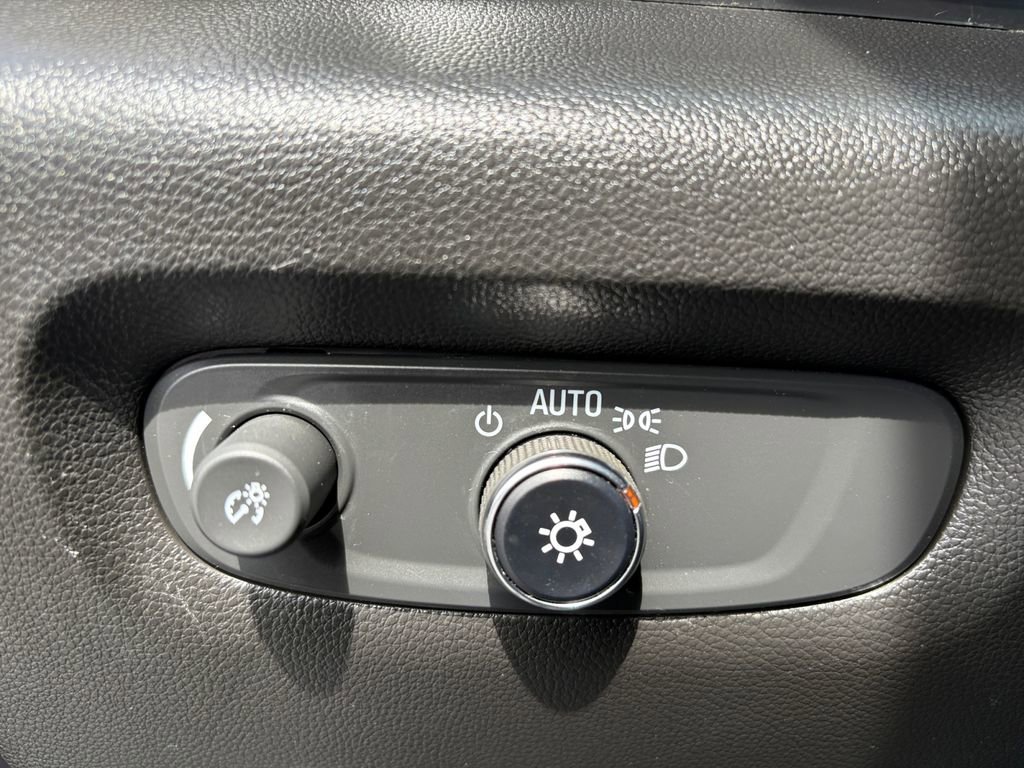 Used 2023 Chevrolet Traverse Premier w/ Redline Edition image 5