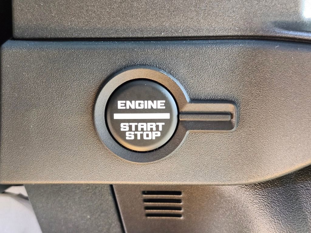 New 2025 Ford Bronco Badlands w/ Black Appearance Package image 25