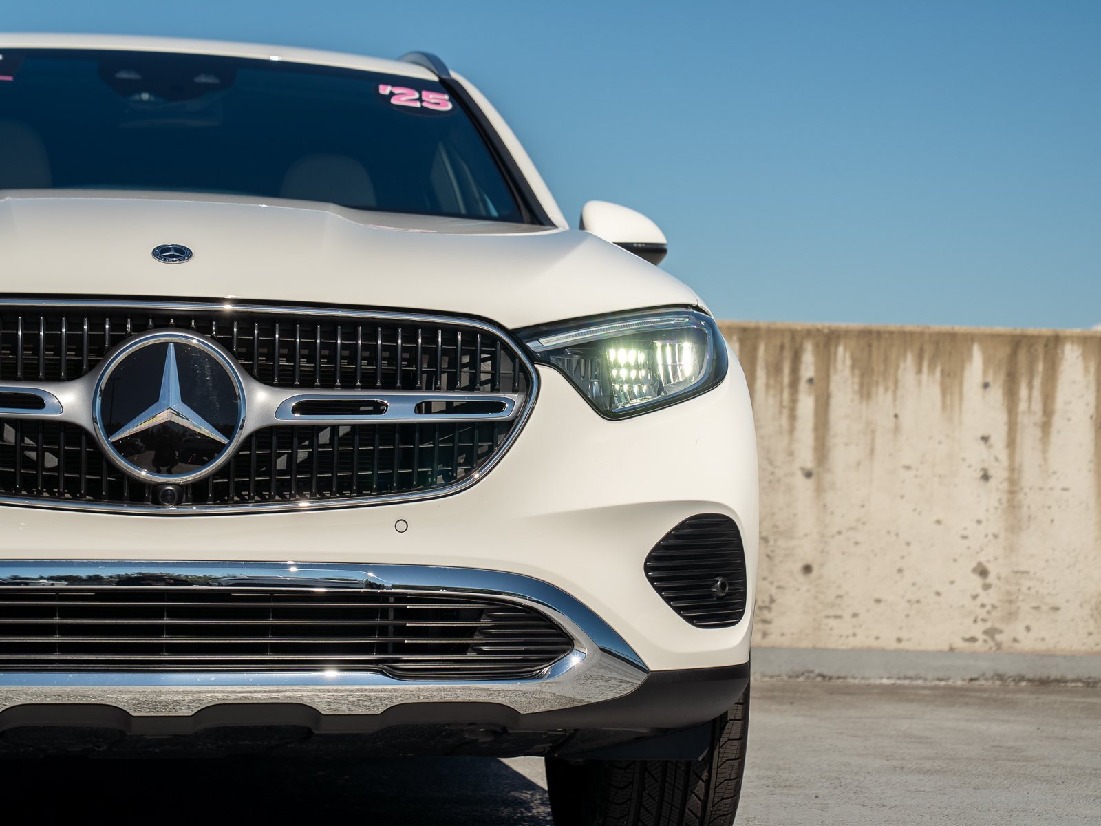 Used 2025 Mercedes-Benz GLC 350e 4MATIC w/ Driver Assistance Package image 7