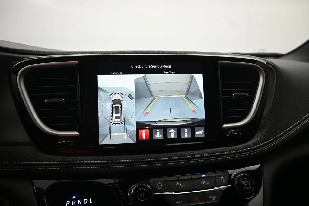 New 2027 Chrysler Pacifica Limited w/ Family Tech Group FWD image 18