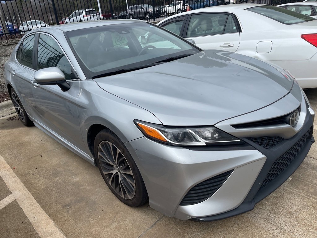 Used 2018 Toyota Camry SE image 4