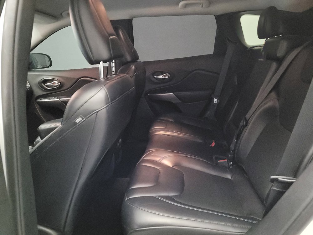 Used 2020 Jeep Cherokee Latitude Plus FWD image 18