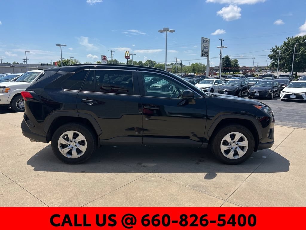 Used 2020 Toyota RAV4 LE FWD image 4