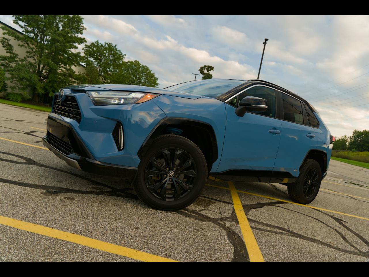 Used 2022 Toyota RAV4 XSE AWD/4WD image 1