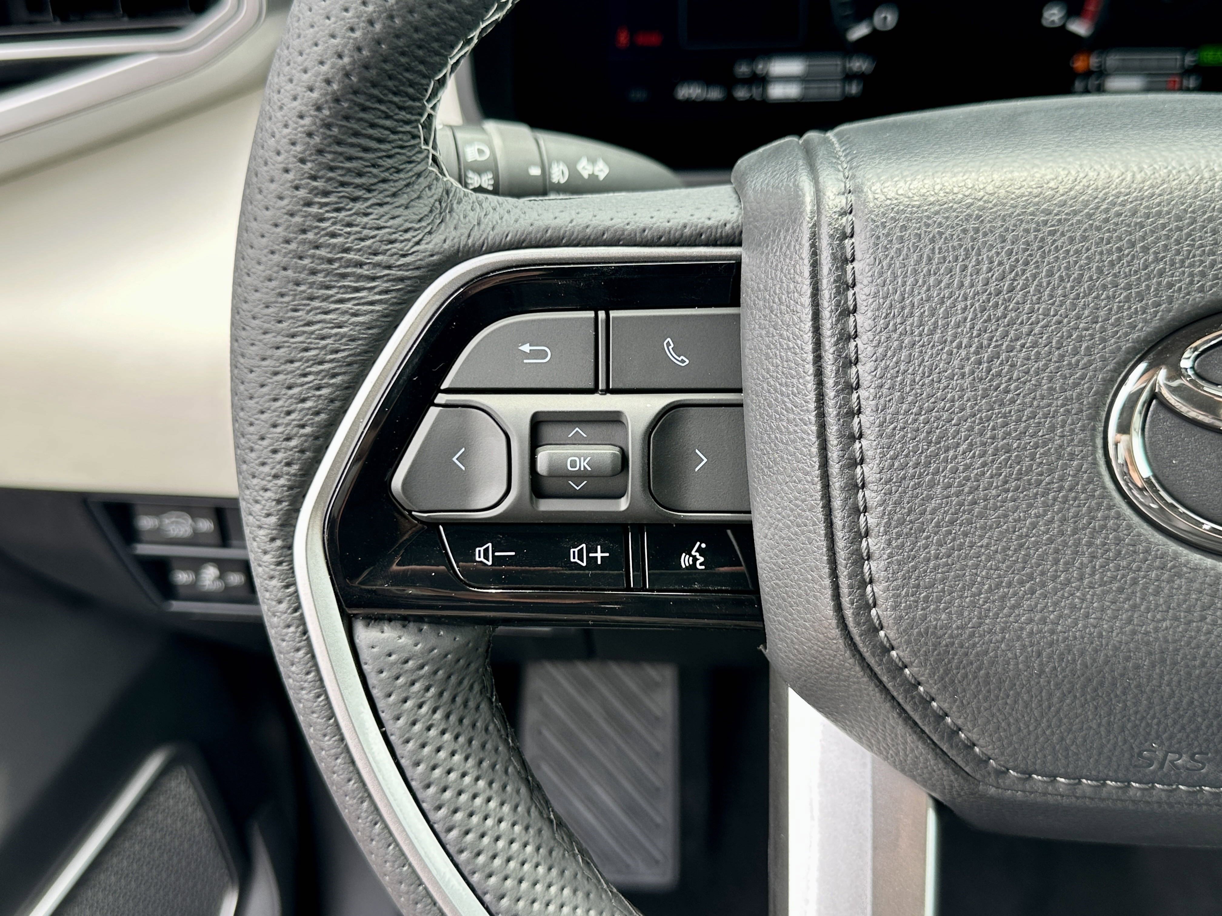 Used 2025 Toyota Sequoia Capstone image 29