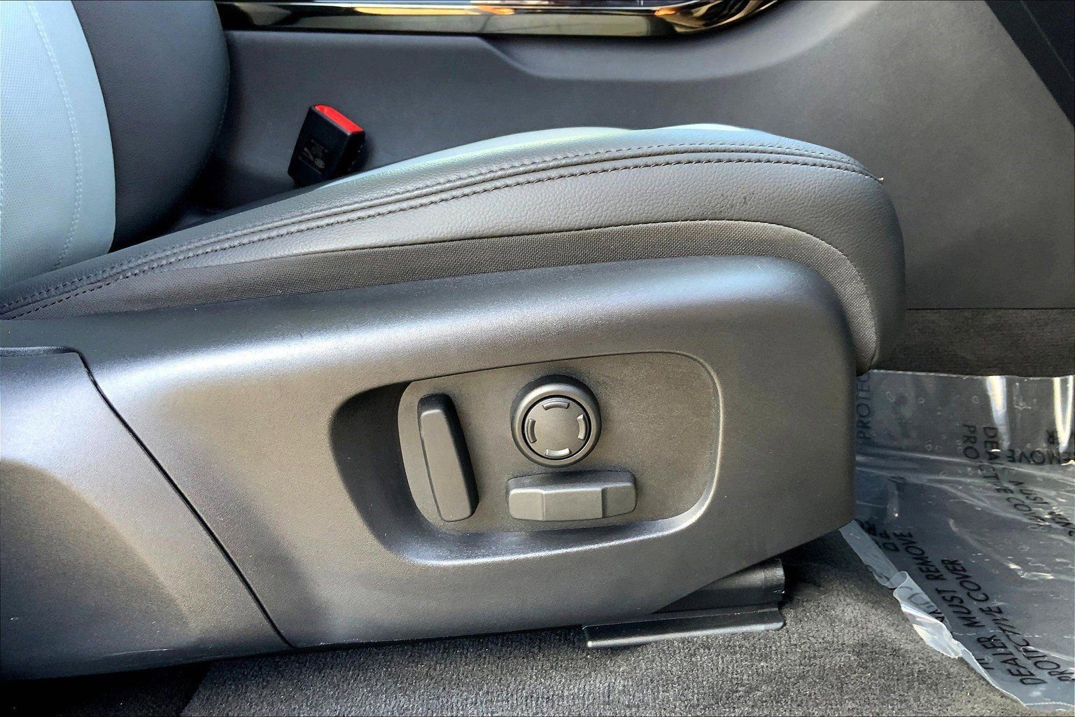 Used 2024 Land Rover Range Rover Evoque Dynamic SE image 13