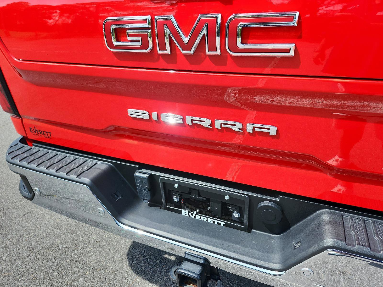 Used 2024 GMC Sierra 3500 SLT w/ SLT Convenience Package image 5