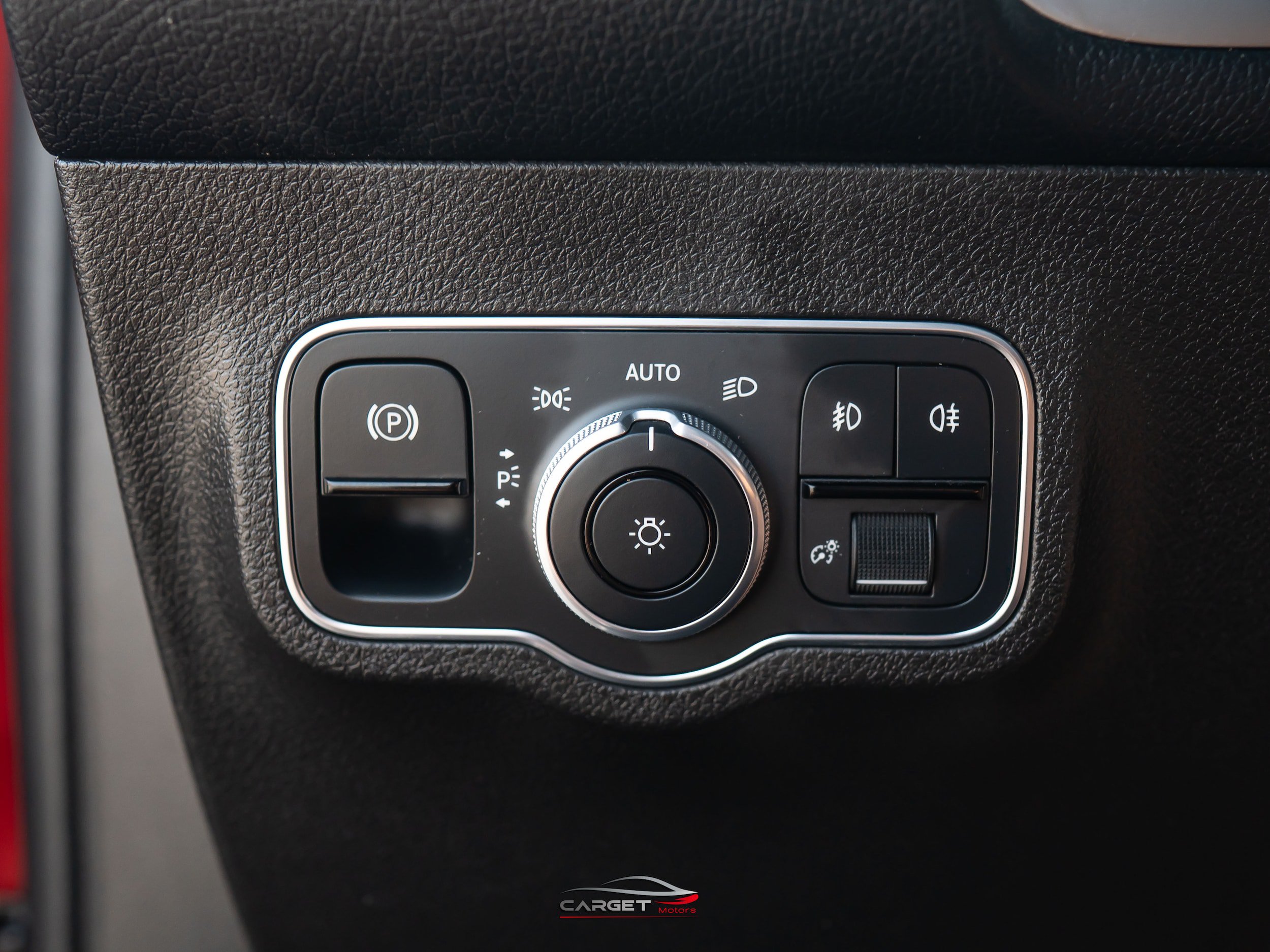 Used 2020 Mercedes-Benz GLB 250 4MATIC w/ Premium Package image 30