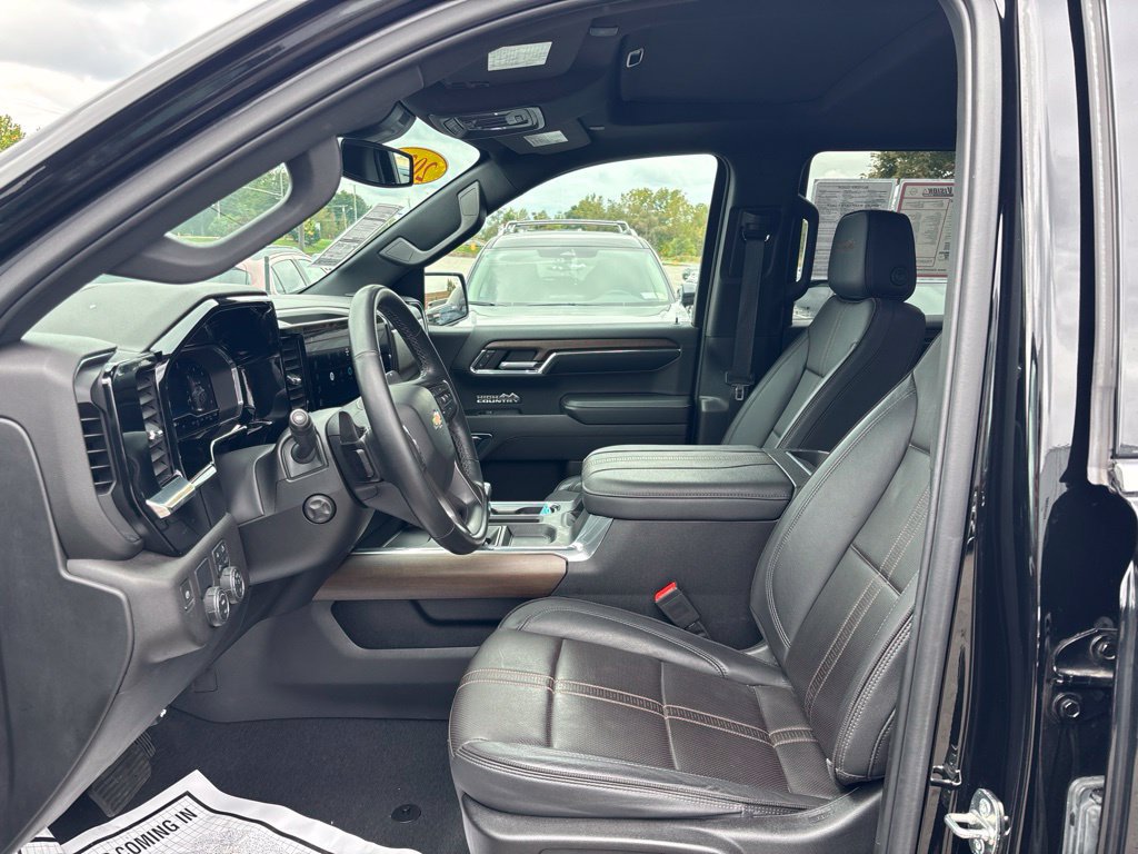 Used 2024 Chevrolet Silverado 1500 High Country RWD image 19