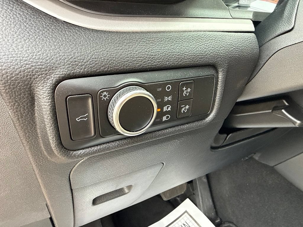 Used 2024 Ford Explorer XLT AWD/4WD image 22