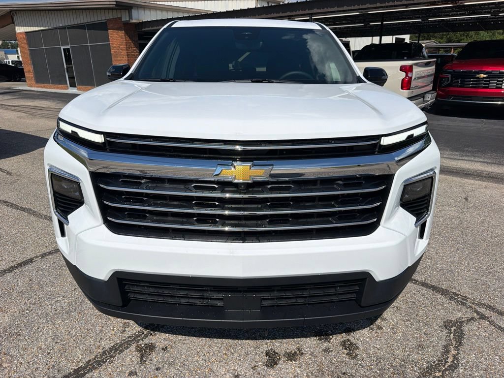 New 2027 Chevrolet Traverse LT w/ Driver Confidence Package FWD image 2
