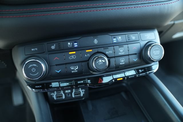 Used 2024 Dodge Durango R/T w/ Tow 'N Go Package AWD/4WD image 37