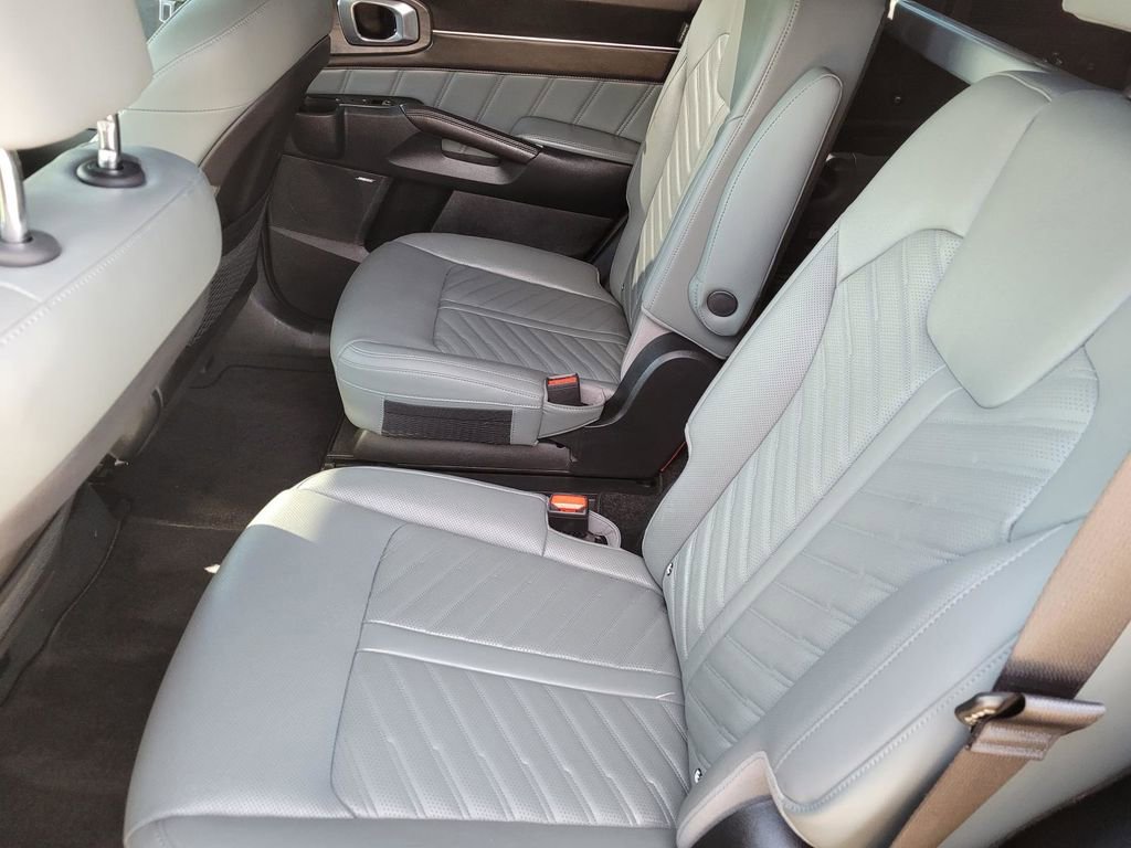 Used 2024 Kia Sorento SX Prestige w/ Sage Leather Package image 18