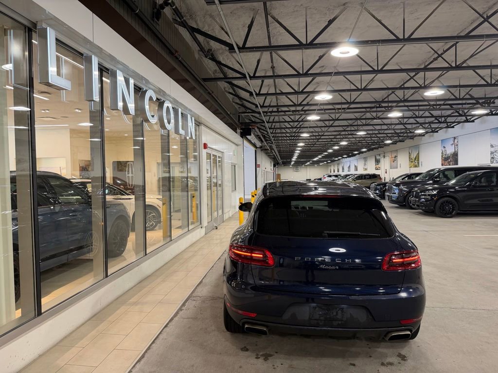 Used 2017 Porsche Macan AWD/4WD image 9
