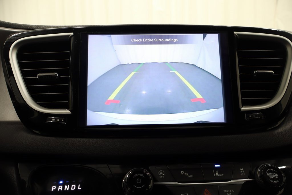 Used 2025 Chrysler Pacifica Select image 22