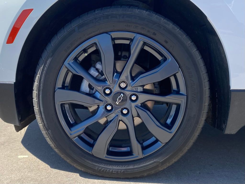 Used 2023 Chevrolet Equinox RS w/ RS Leather Package image 9