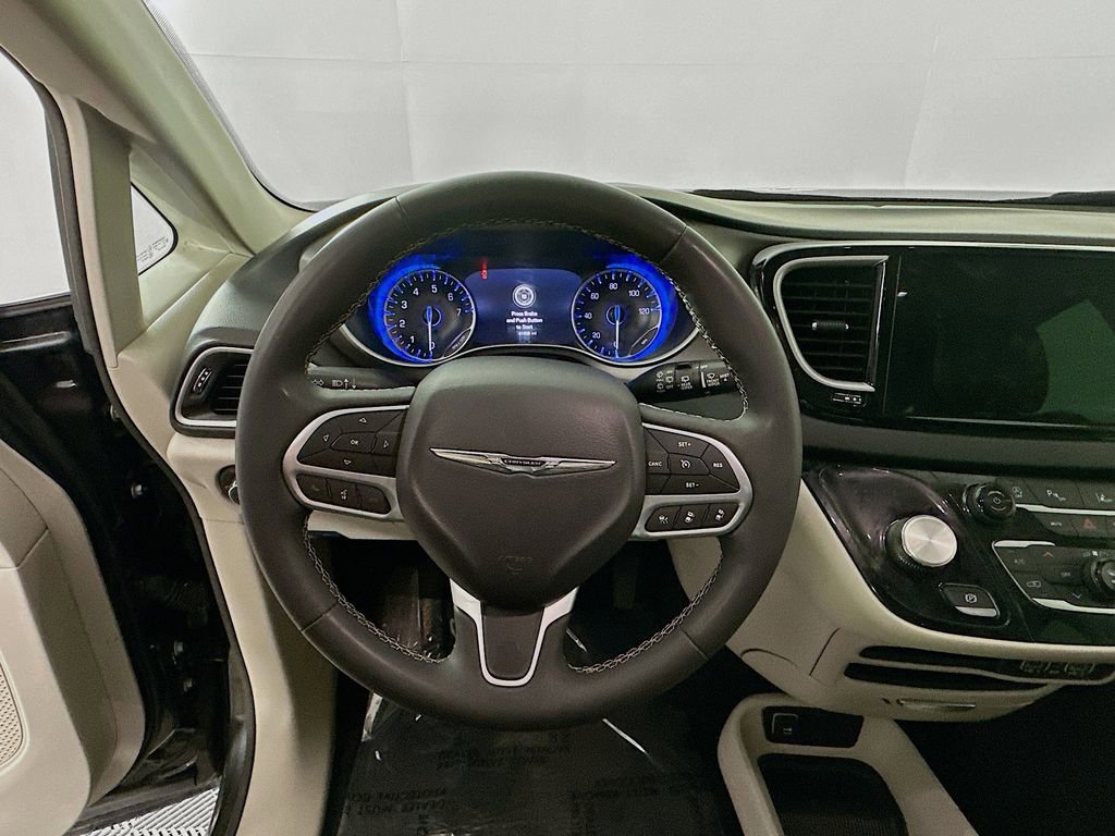 Certified 2023 Chrysler Pacifica Touring-L FWD image 18