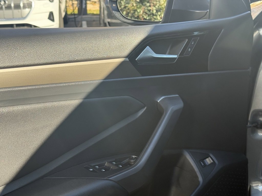 Used 2020 Volkswagen Jetta SEL Premium image 9