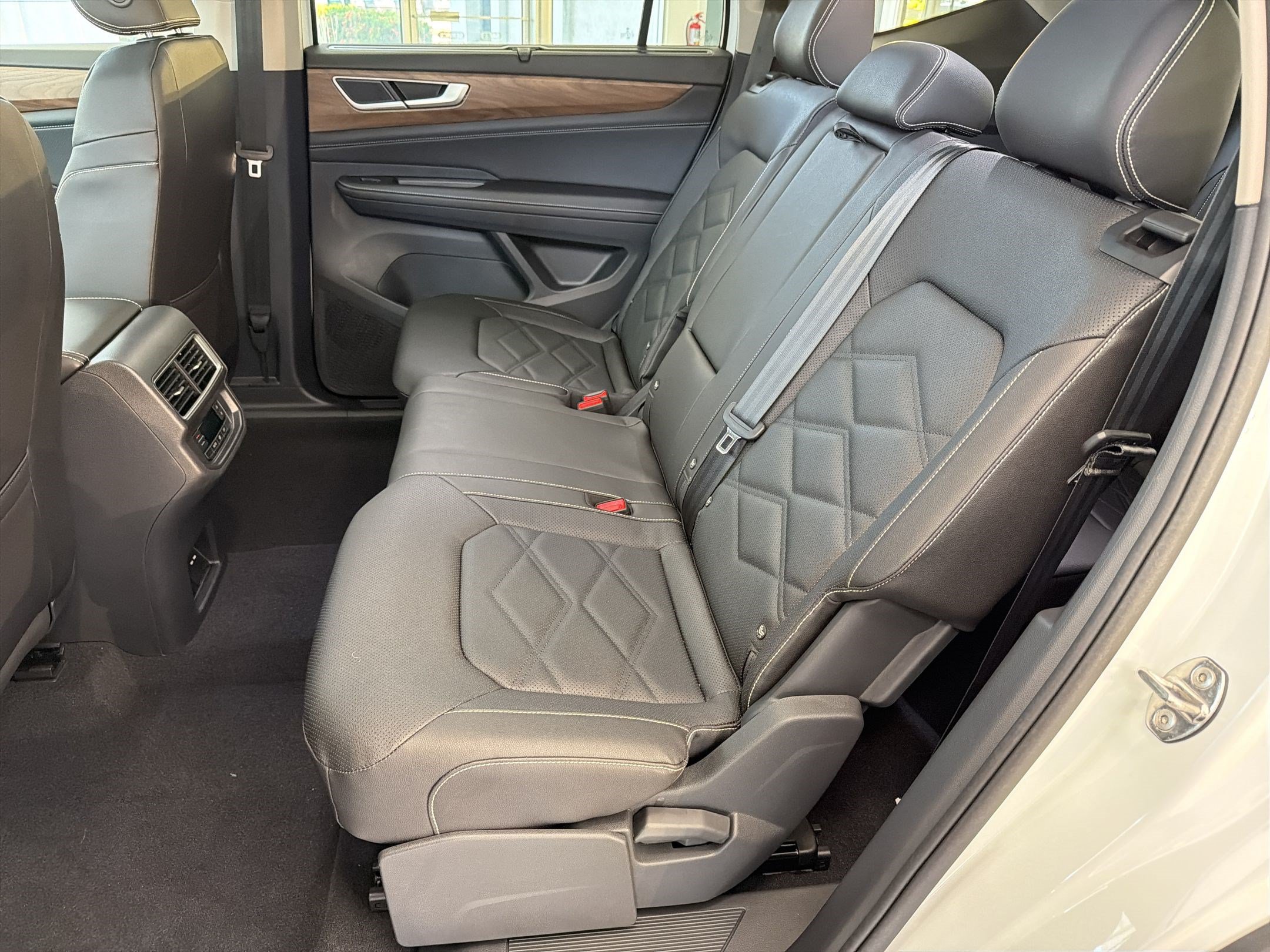 New 2026 Volkswagen Atlas SE FWD image 15