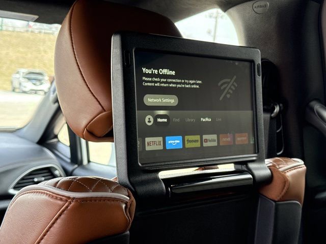 Used 2024 Chrysler Pacifica Pinnacle image 8