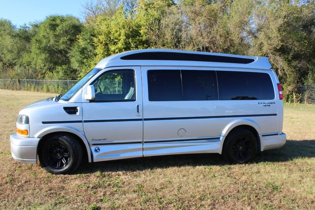 Used 2019 GMC Savana 2500 w/ Enhanced Convenience Package image 3