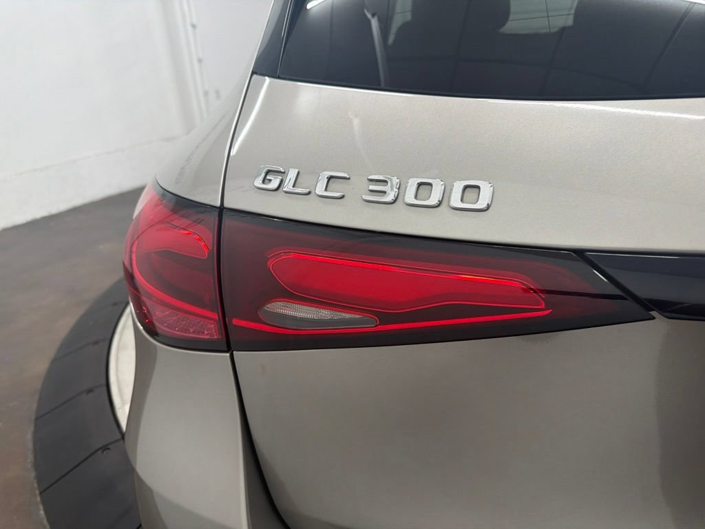 Used 2023 Mercedes-Benz GLC 300 4MATIC image 12