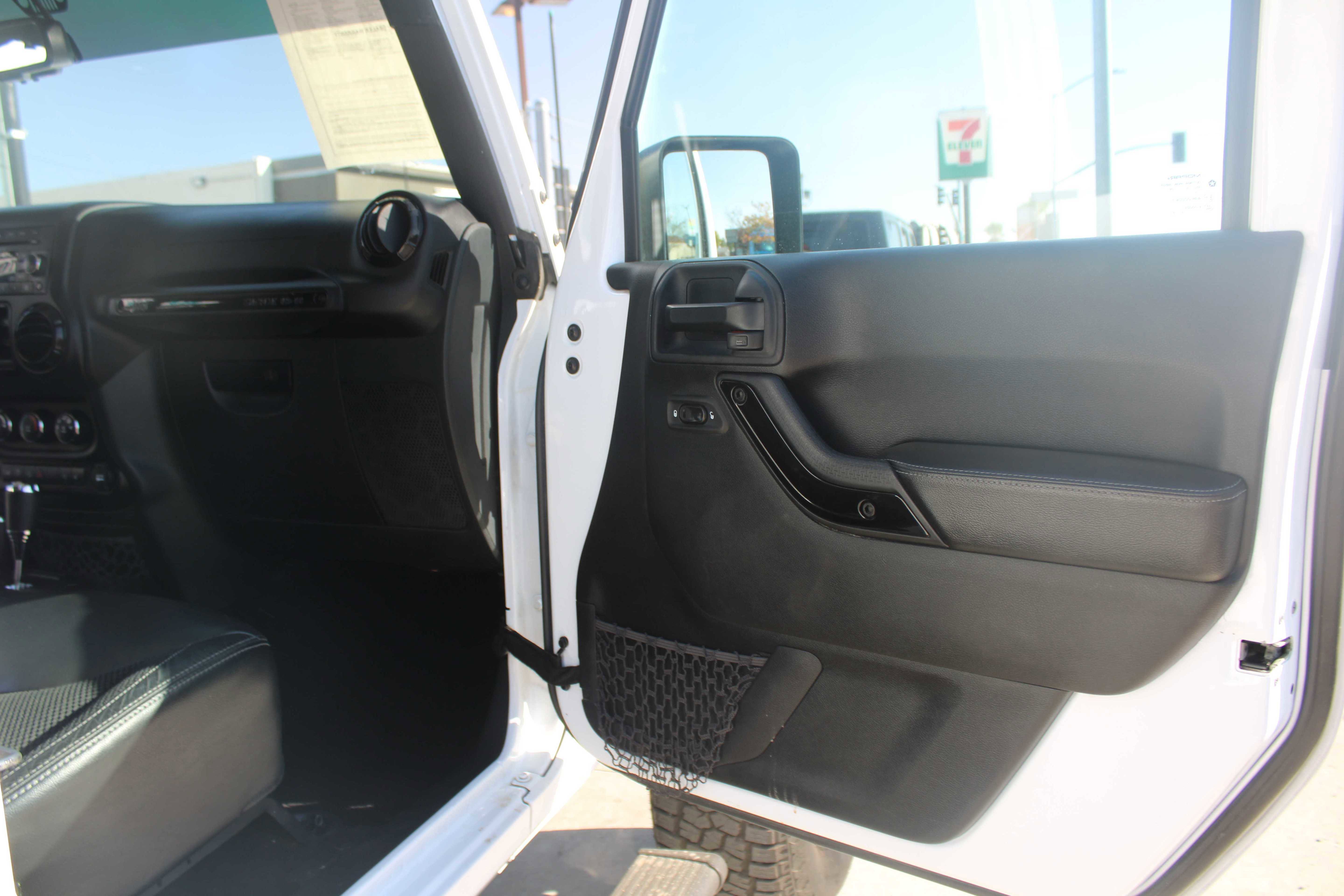 Used 2017 Jeep Wrangler Unlimited Sahara image 38