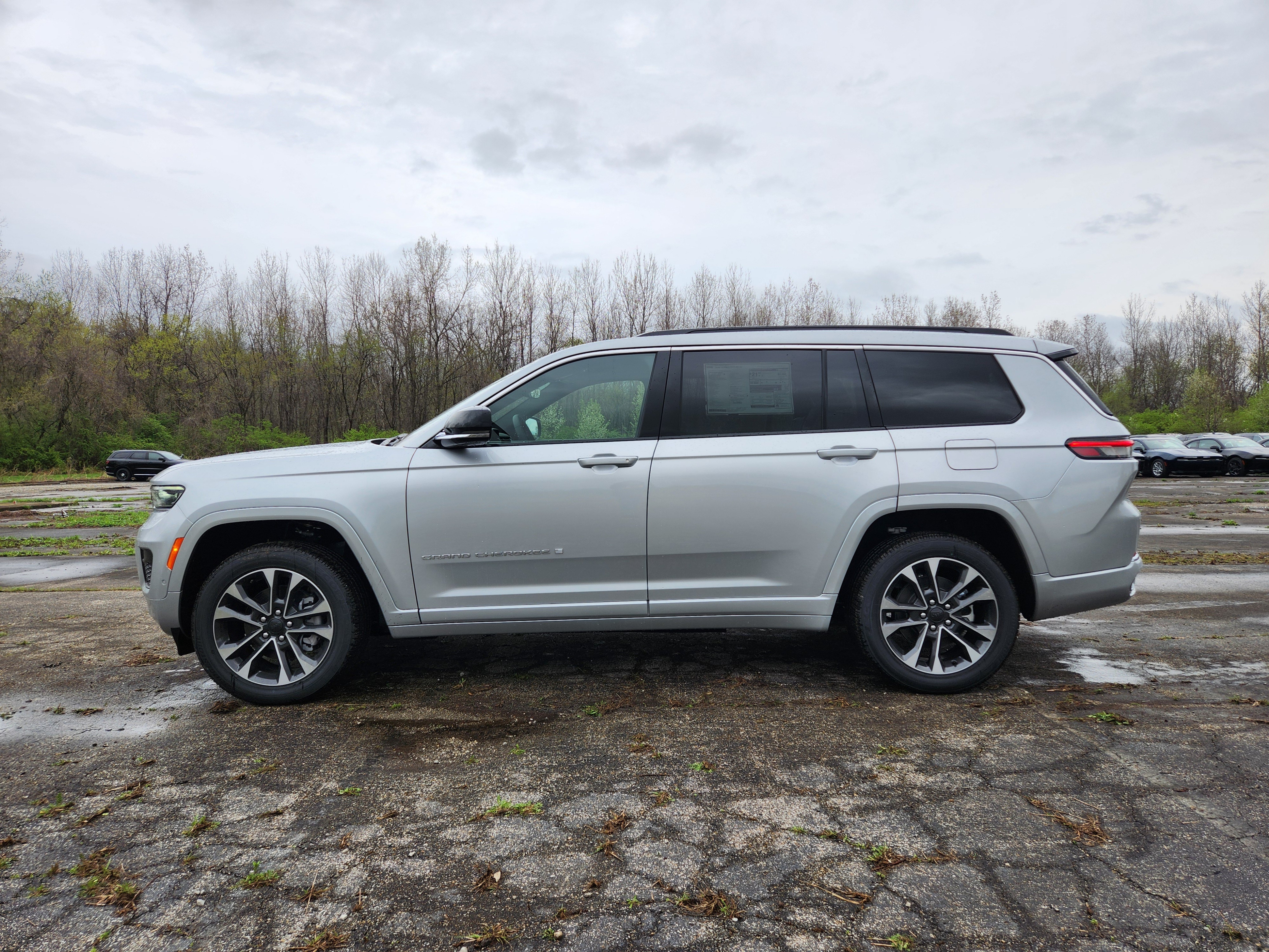 New 2025 Jeep Grand Cherokee L Overland AWD/4WD image 19