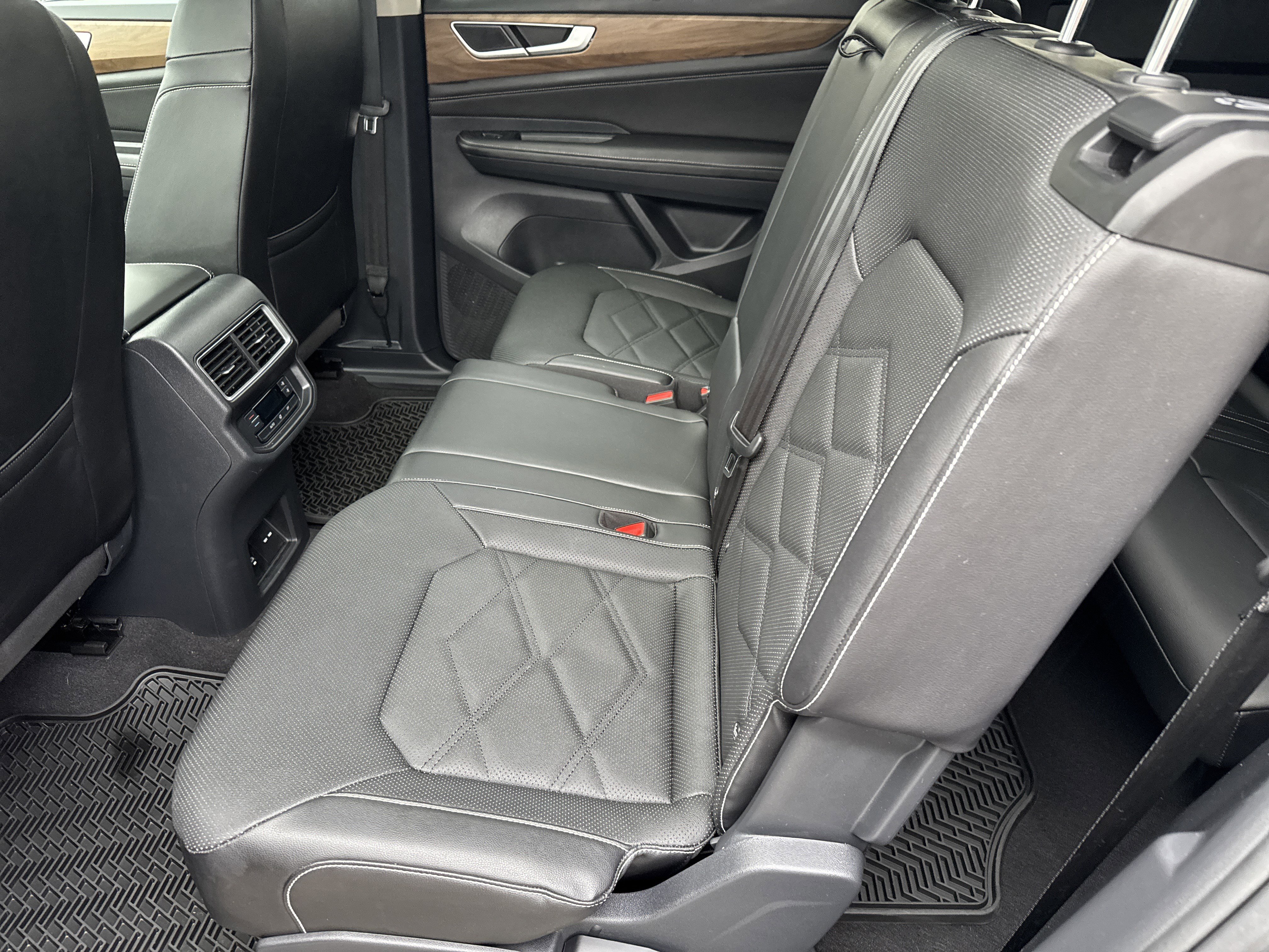 Certified 2024 Volkswagen Atlas SE w/ Panoramic Sunroof Package image 6