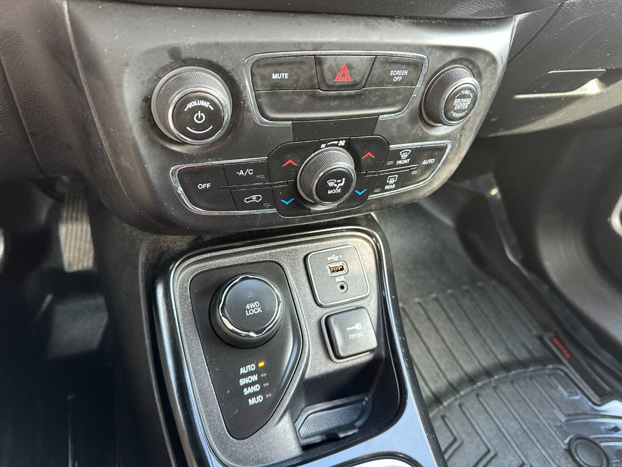Used 2019 Jeep Compass Limited image 45
