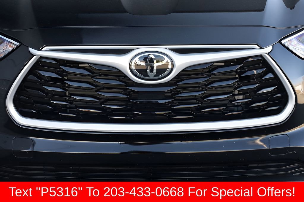 Used 2023 Toyota Highlander XLE AWD/4WD image 8