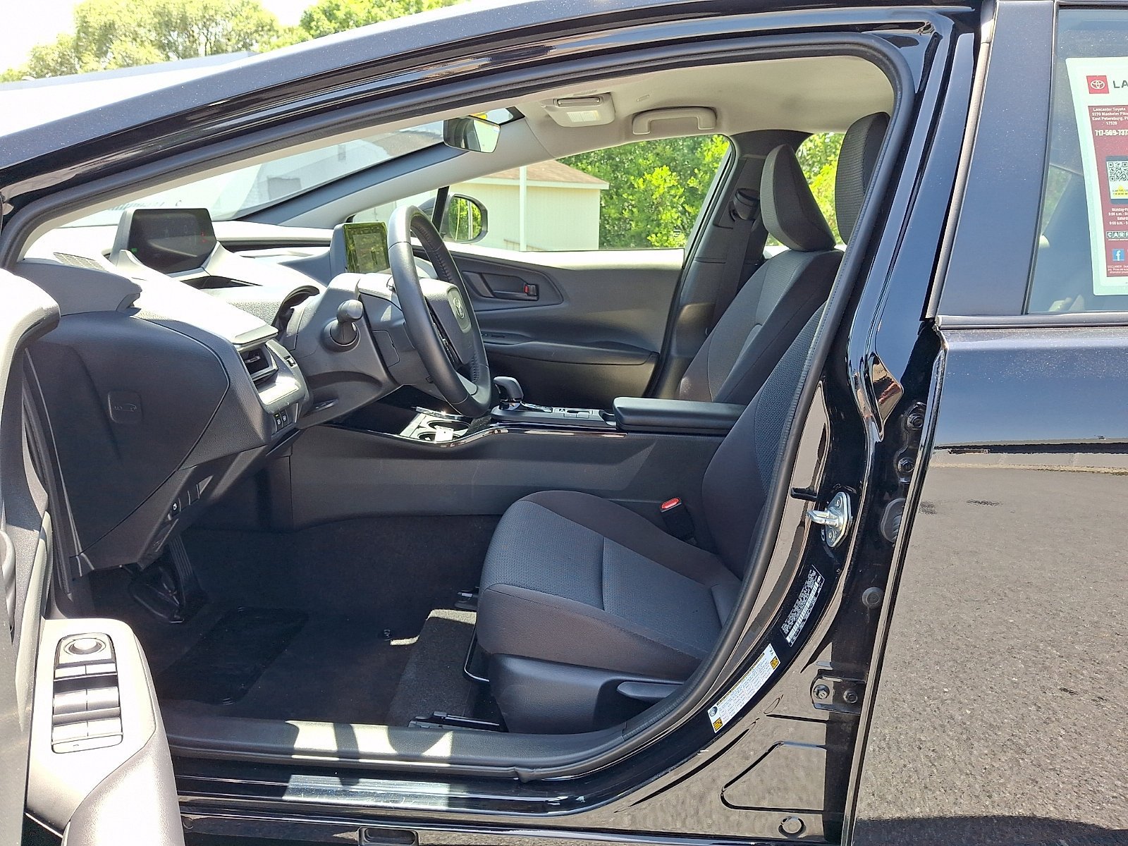 Used 2025 Toyota Prius LE FWD image 15