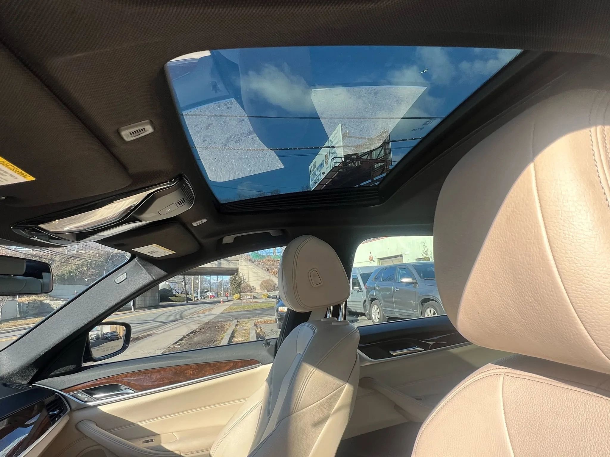 Used 2017 BMW 530i w/ Premium Package image 29