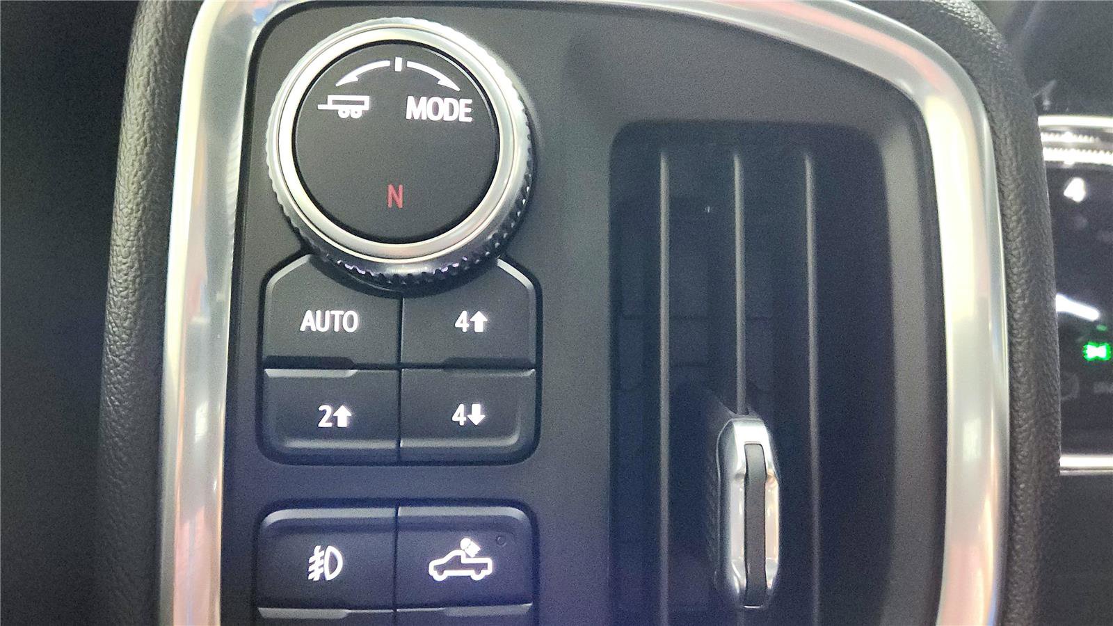 Used 2020 GMC Sierra 1500 SLT image 44