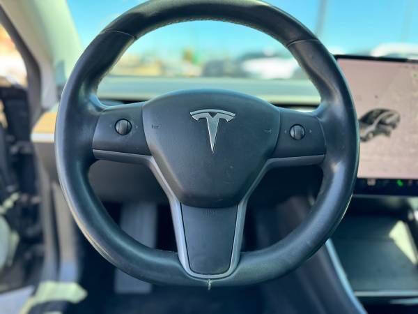 Used 2018 Tesla Model 3 Long Range image 13